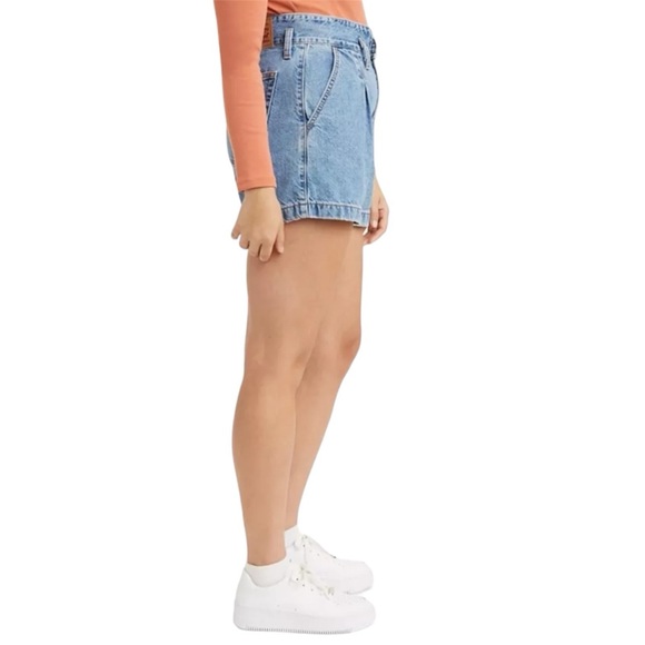 Levi's 100% Cotton Denim High-Waisted Mom Shorts - Picture 2 of 8